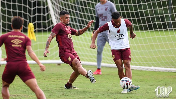 Treino do Athletico-PR para estreia da Série B