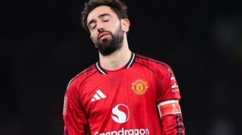 Rivais se enfrentam em Old Trafford em duelo direto pela parte alta da tabela