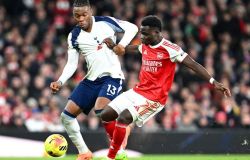 Tottenham recebe o líder Arsenal no clássico